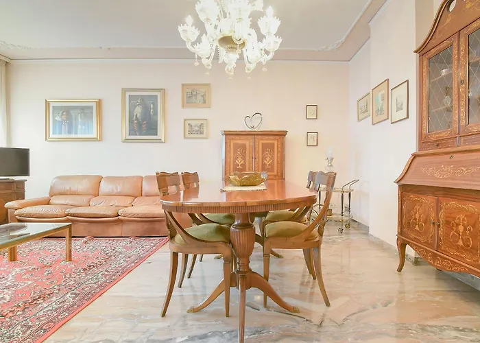 Queen Home Gabrielle